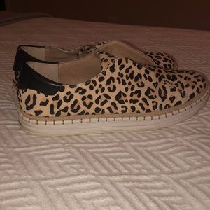 JSlides leopard print sneaker sz 10